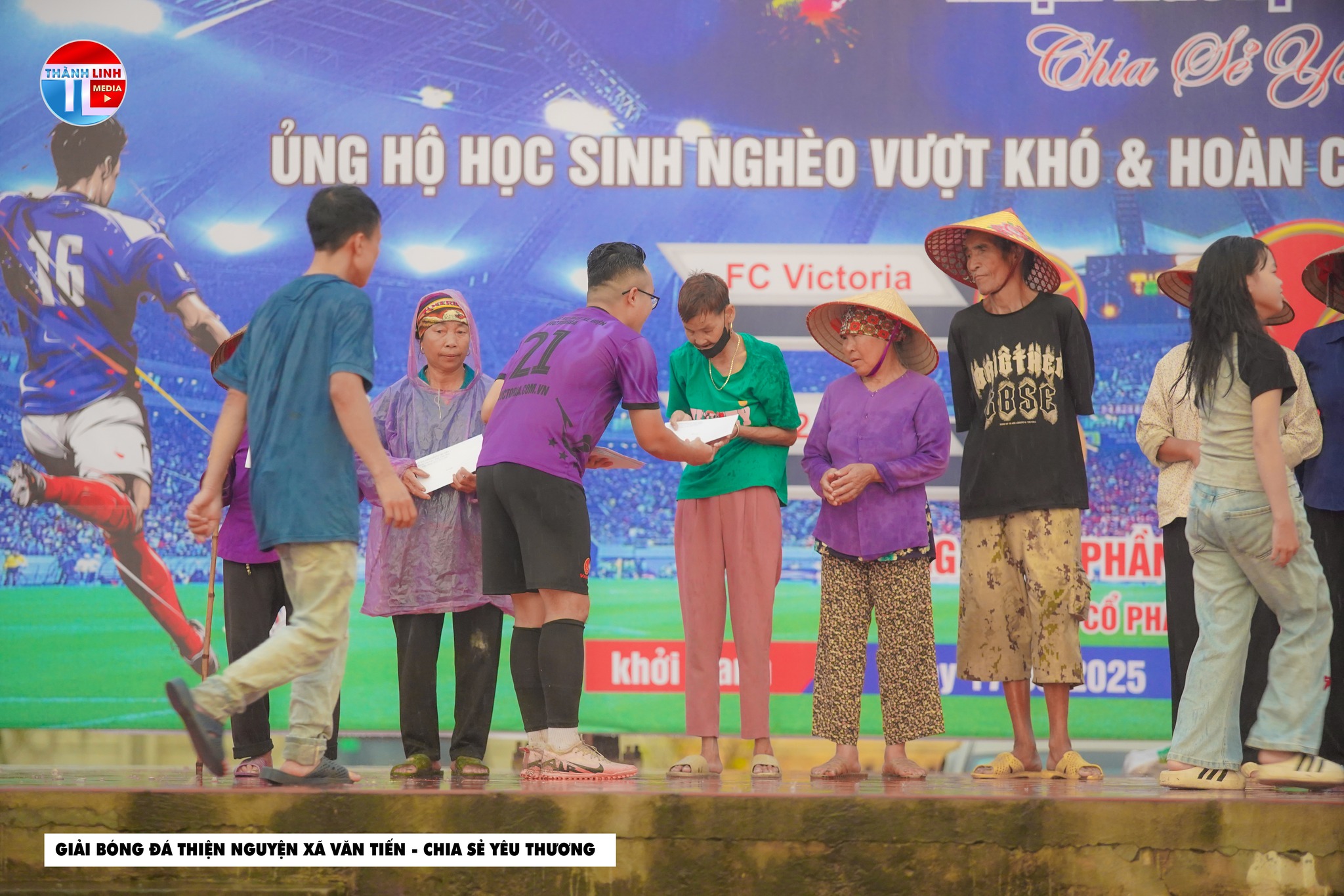 LUCKY-DONG-TAI-TRO-GIAI-BONG-DA-THIEN-NGUYEN-XA-VAN-TIEN-16