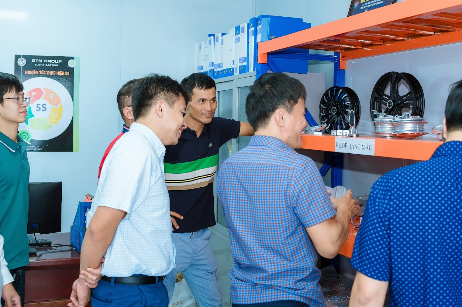 LUCKY-CASTING-THAM-GIA-TRIEN-LAM-QUOC-TE-PHU-TUNG-O-TO---XE-MAY-2025-2